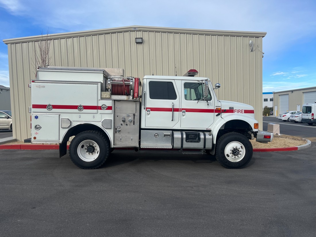 2002 International 7400 - Image 2